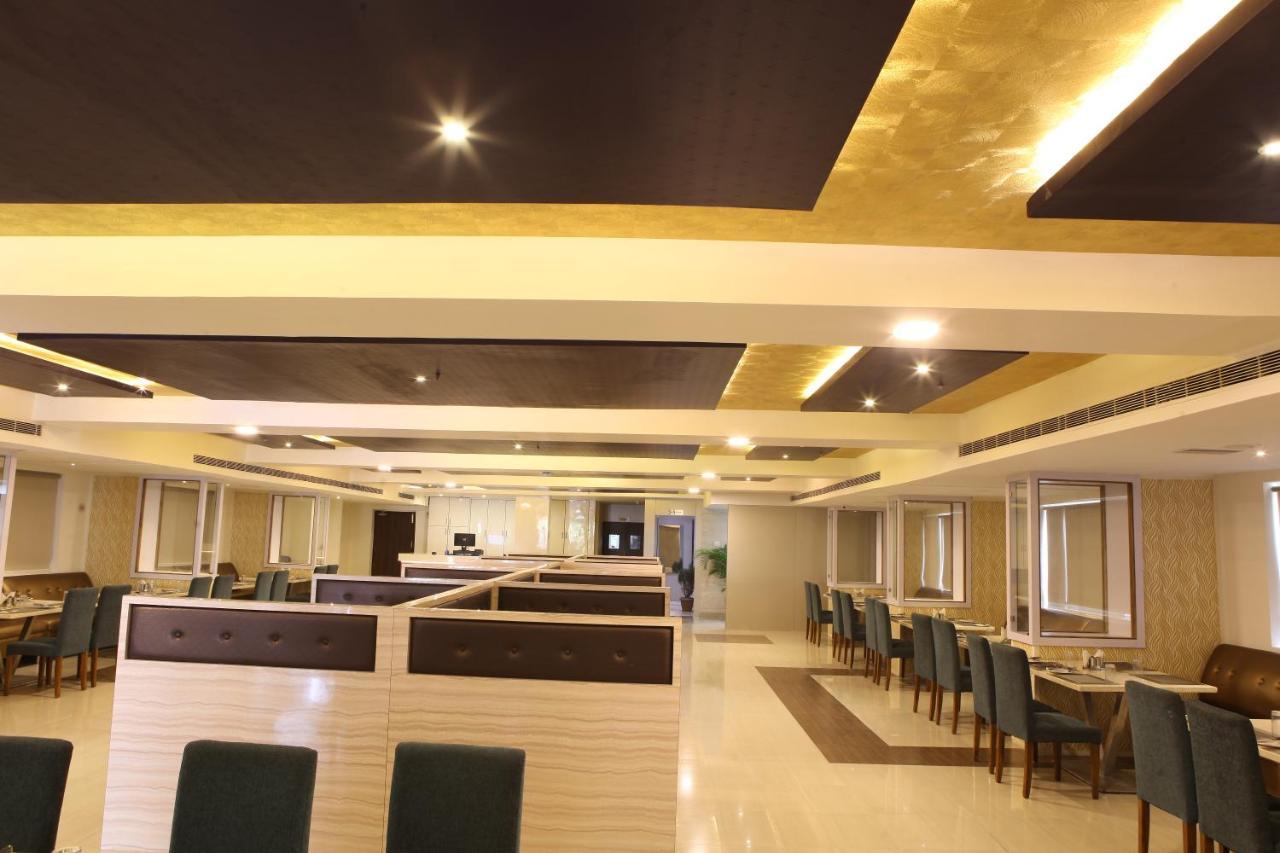 Nova Pride Hotel Hyderabad Exterior foto